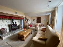 Beautiful renovated Bearnaise Farmhouse with Exceptional Views of the Pyrenees Mountains